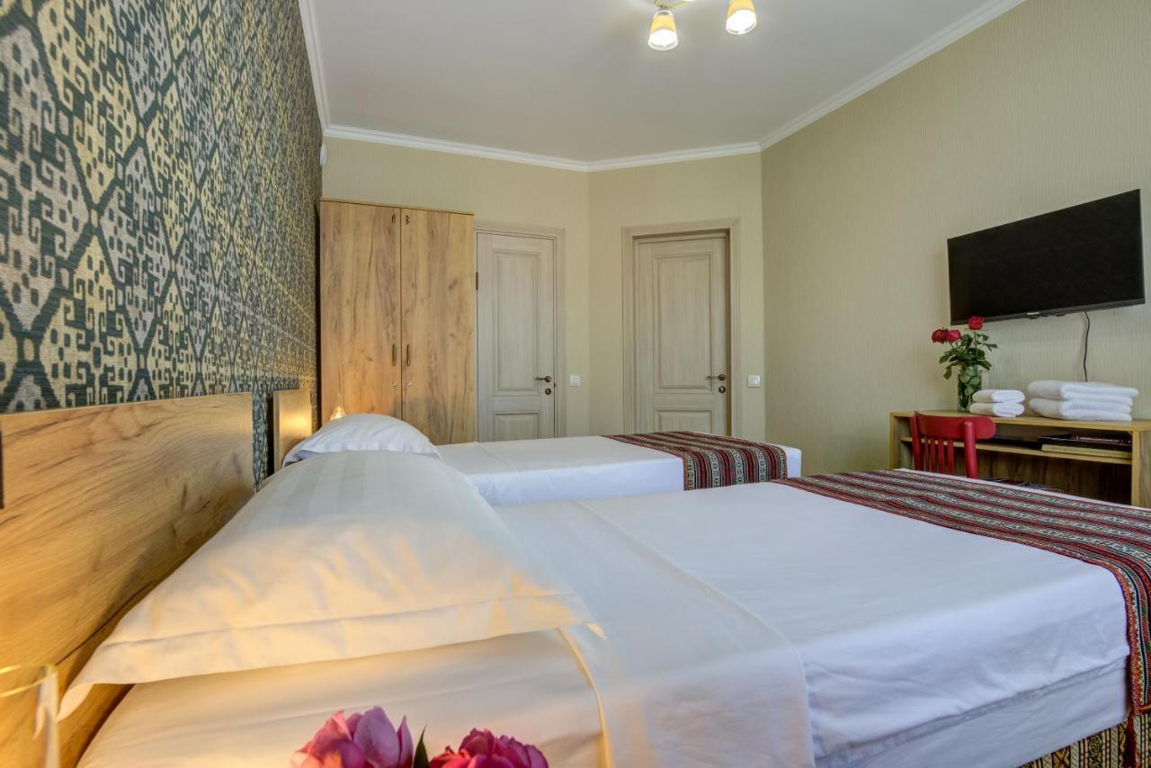 Ordo Hotel Karakol Bagian luar foto